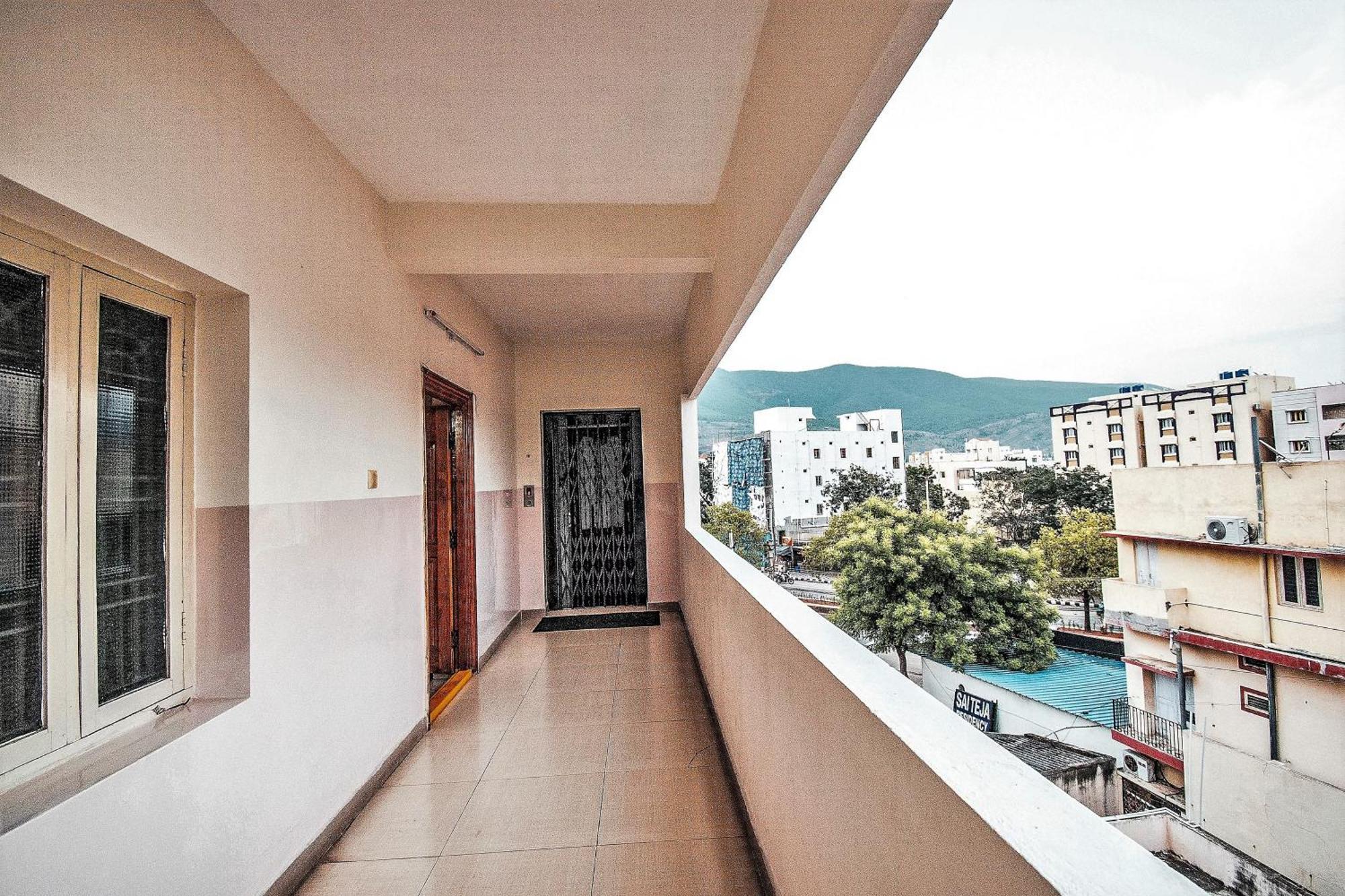Fabhotel Aditya Yatri Nivas - Nr Tirupati Railway Station Exterior foto