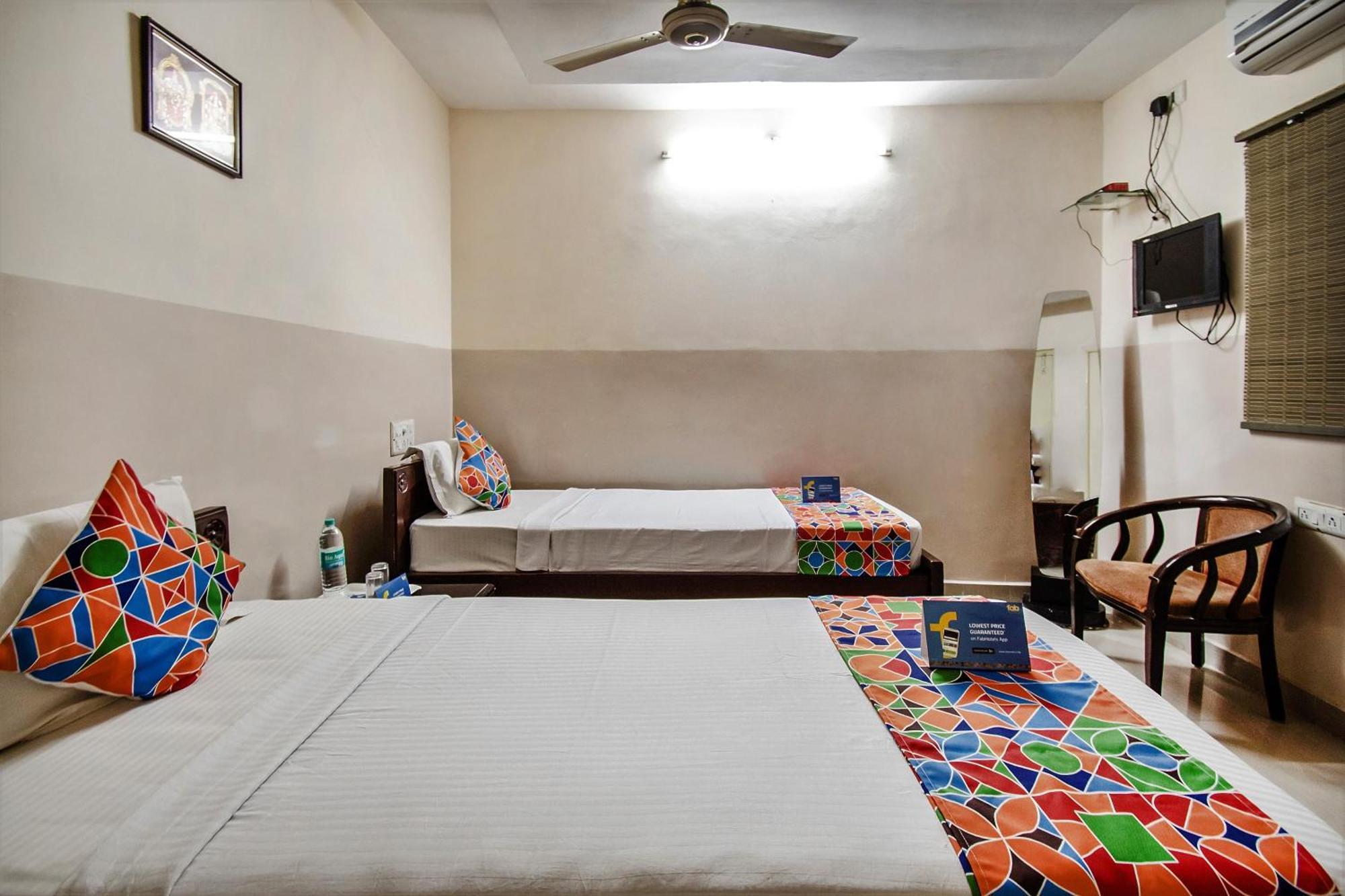 Fabhotel Aditya Yatri Nivas - Nr Tirupati Railway Station Exterior foto